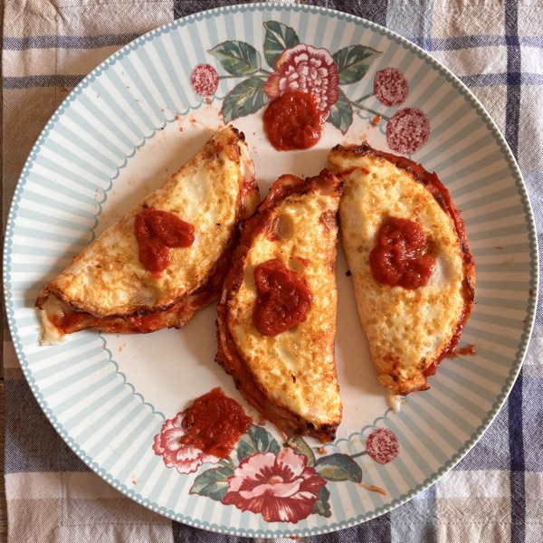 Egg white turkey pizza pockets