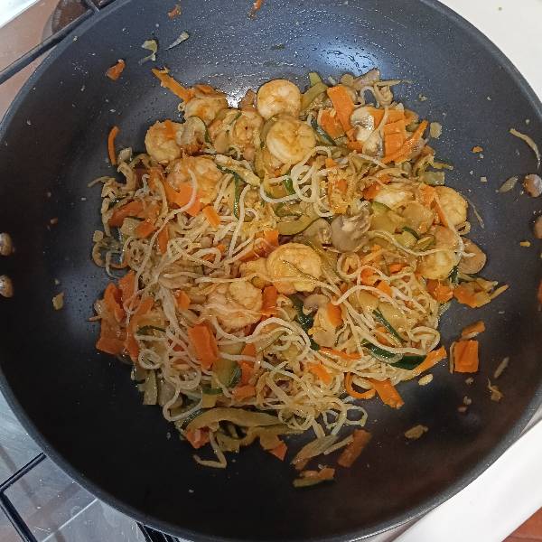 shrimp and veggies konjac noodles !