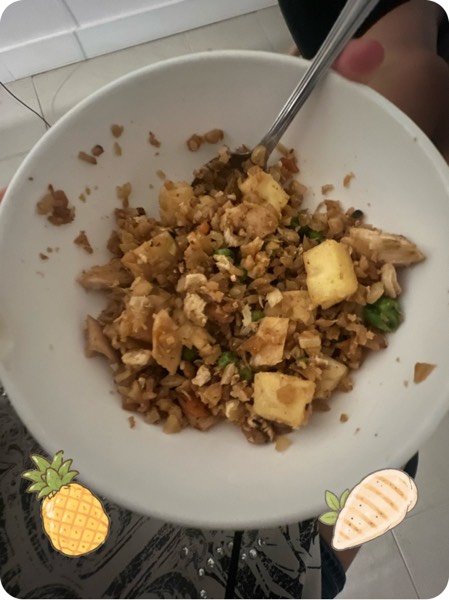 Pineapple cauli- fried rice w/ chicken!