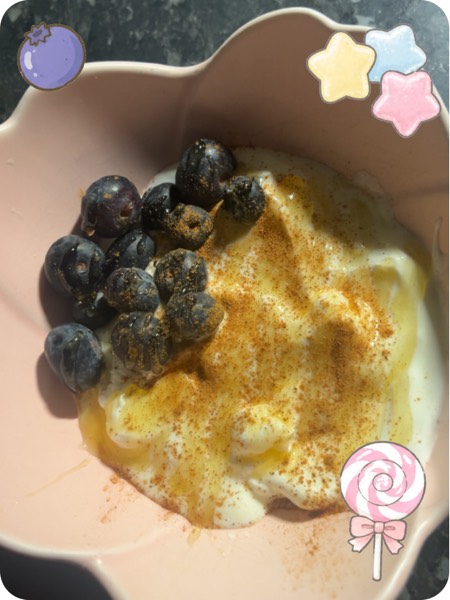greek yogurt blueberry bowl! <3