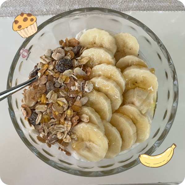 Banana yoghurt bowl, 200cals