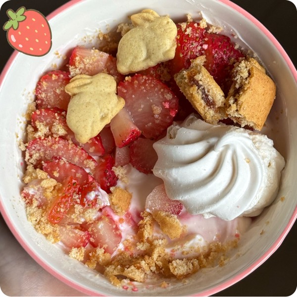 strawberry cream pie yogurt bowl