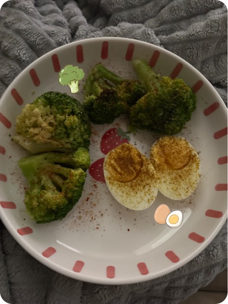 broccoli and 1 boiled egg