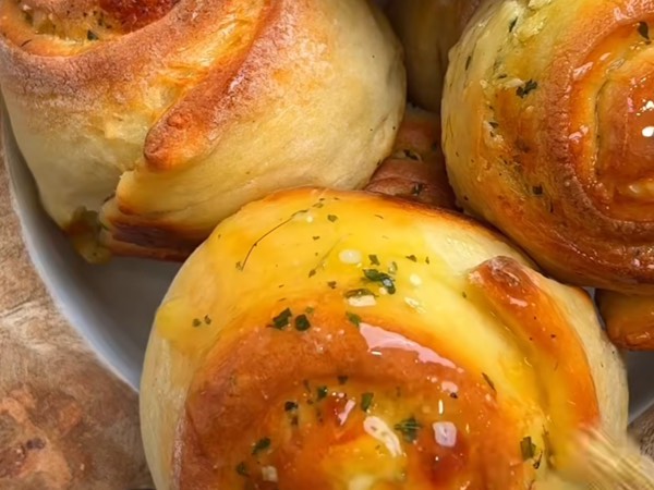 protein garlic rolls